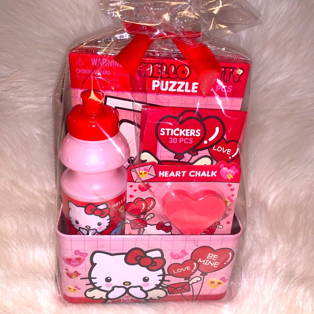 HELLO KITTY Sanrio Valentine's Day Tin Lunch Box Gift Set